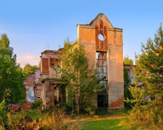 Имущественный комплекс на земельном участке 16 260 кв.м: Ярославская область, Тутаевский район, Помогаловский сельский округ, п. Красный Бор, ул. Верхняя Дача, д. 11, с земельным участком